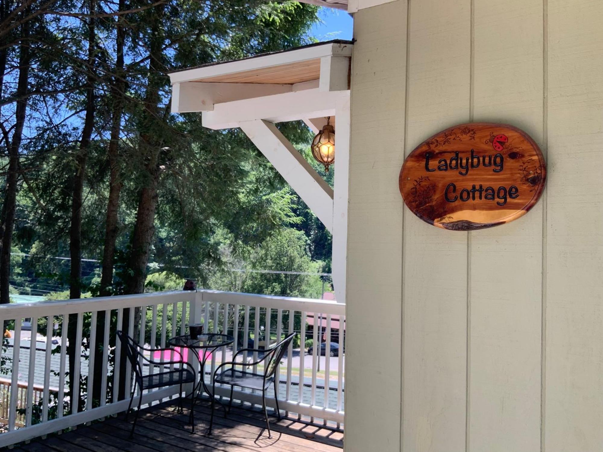 The Chimney Rock Inn & Cottages Exterior foto